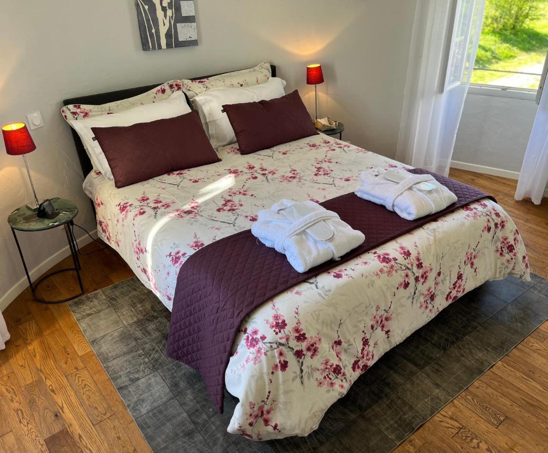 Bed and Breakfast Ancien Haras De La Tour Lamothe-Landerron Exterior foto