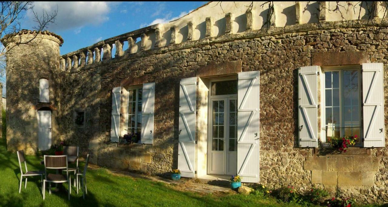 Bed and Breakfast Ancien Haras De La Tour Lamothe-Landerron Exterior foto